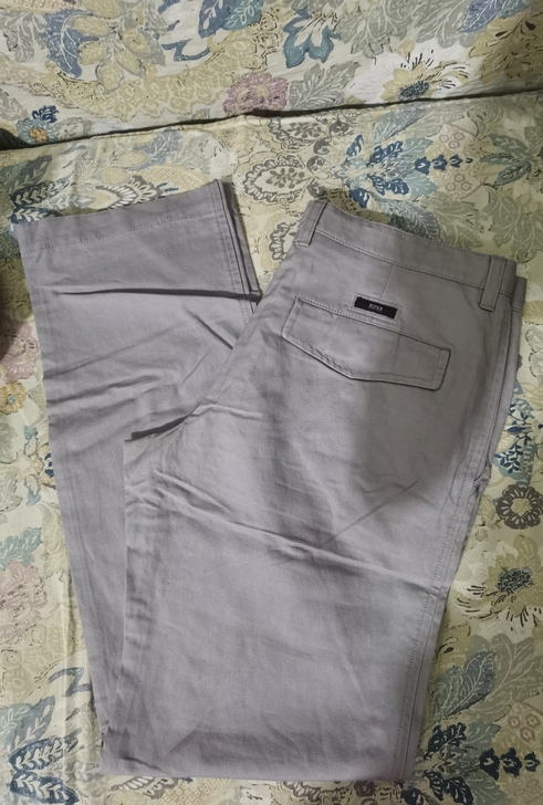 HUGO BOSS休闲裤52码 颜色如图灰色