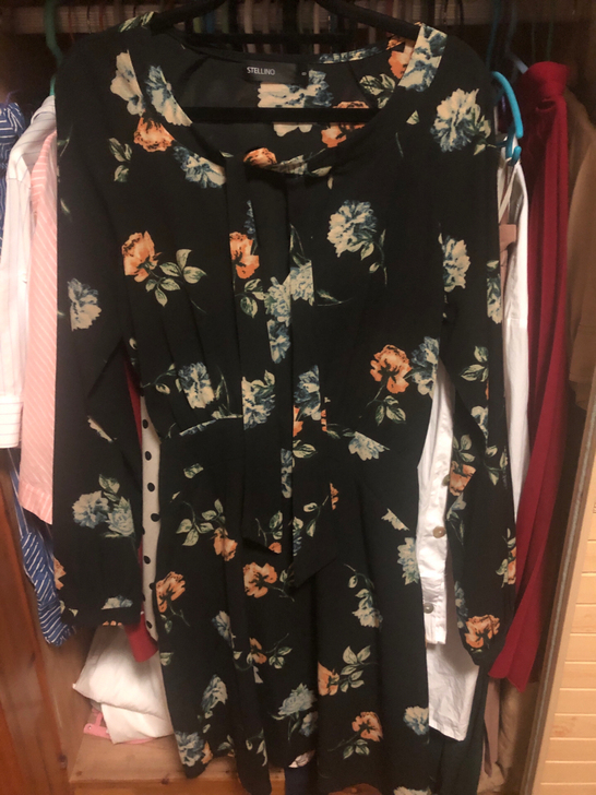 土澳带回连衣裙,穿过一两次,看起来基本全新...