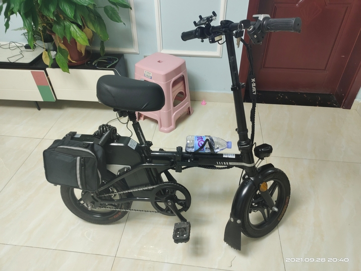 出一台锋鸟48V20A折叠电动车，去年6月...