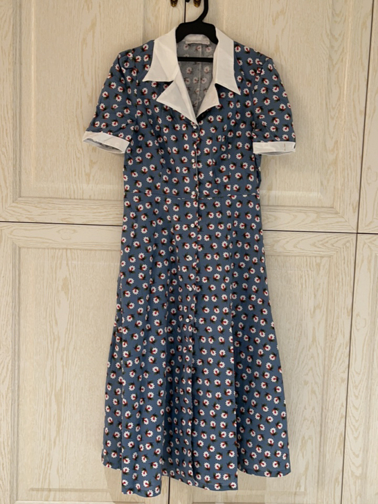 修身长款连衣裙，全新