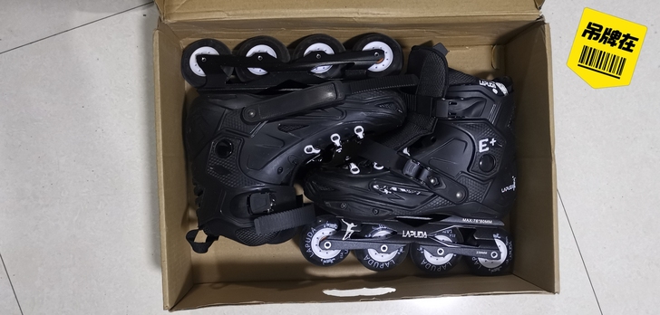 买回来试穿了一下，买小了。