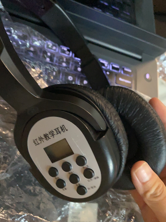 四六级英语听力耳机，保存的非常好，并且是个...