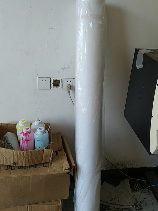 油画布一卷50米的，便宜出了，1.52的