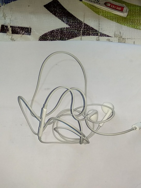 水果耳机一副扁头。二手货，成色如图，实物拍...