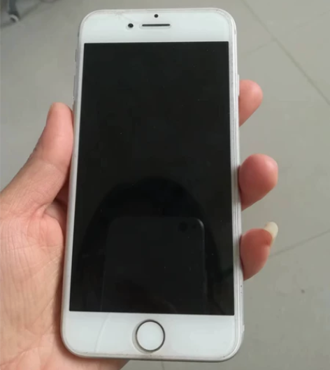 苹果8，绝对9成新！好用，几乎没磕碰，转给...