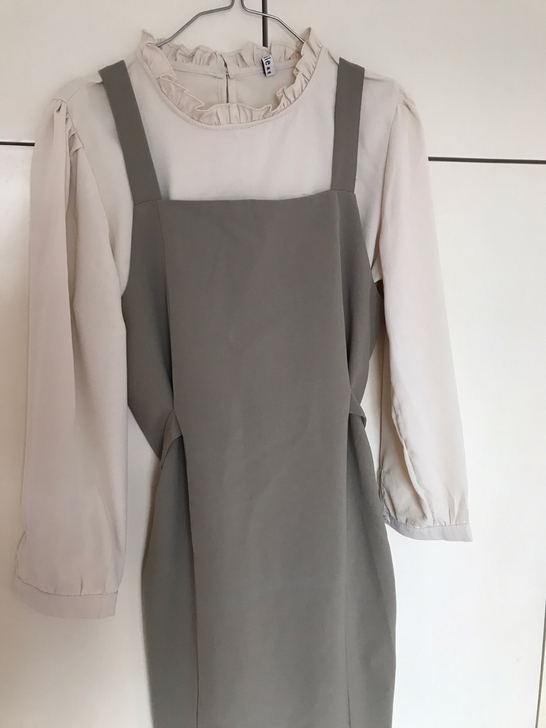 全新有吊牌一套韩国东大门开叉背带连衣裙女秋...