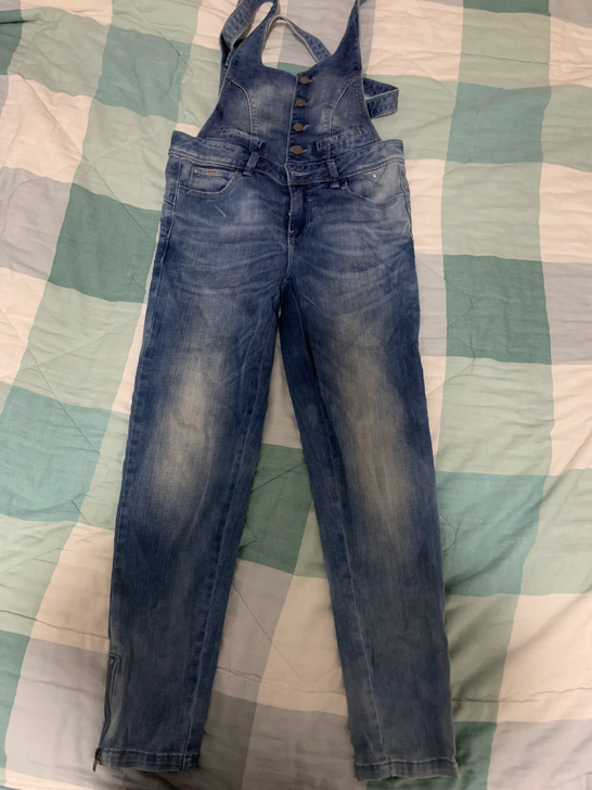 only背带牛仔裤,专柜买入,价格忘了,只...