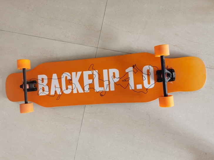 出一个几乎全新的滑板