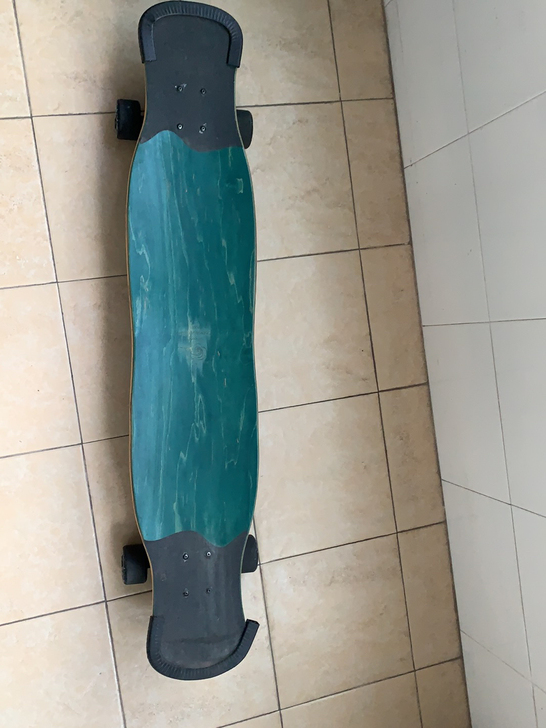 滑板  八成新  大学生用过一个学期就不玩...