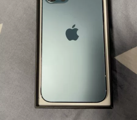 苹果12pro，无锁单卡，前天碰了一角拿去...