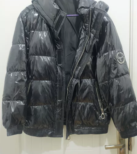 男士羽绒服,白鸭绒,充绒量百分之九十,去年...