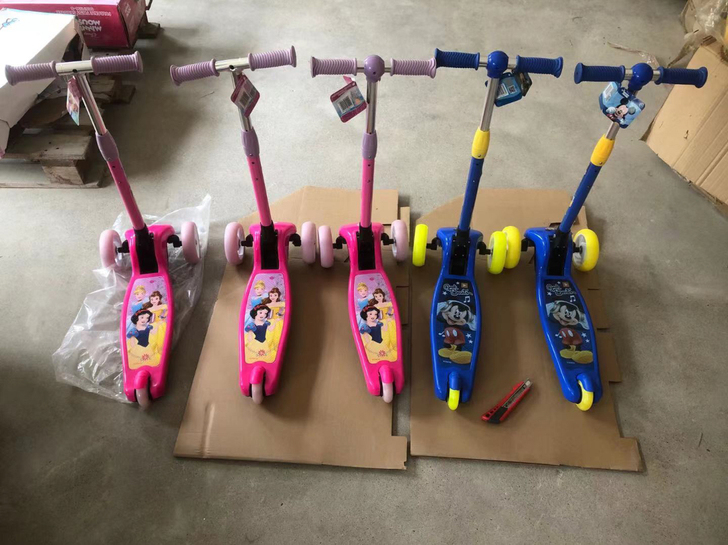 迪士尼滑板车中间圆球形塑料件破损，不影响使用