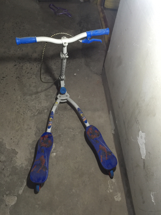 分腿式滑板车,双脚同时使用的全铝合金滑板车...