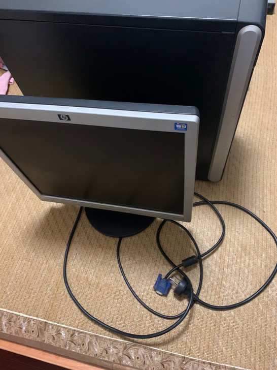 家里老电脑显示器一套