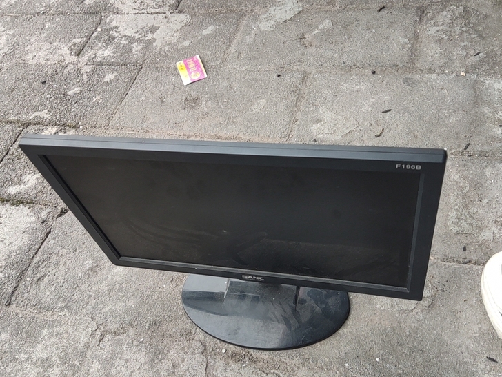 19显示器正常使用包邮出