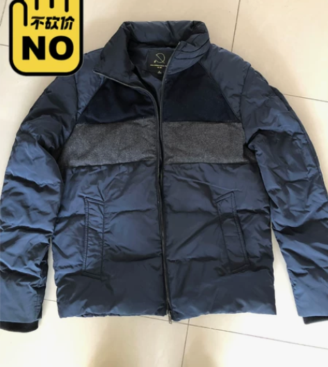 苏州天虹购买，男士羽绒服，较厚，暖和！拼接...