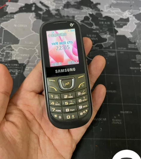 三星E1128经典直板按键手机，无摄像头手...