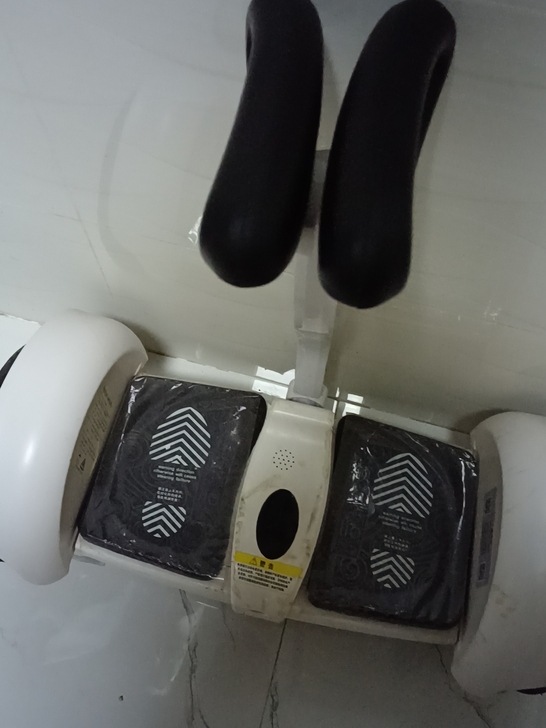去年买的，只骑了几次，带蓝牙，手机摇控，5...