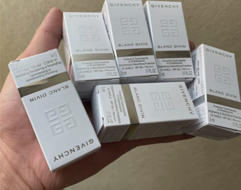 纪梵希防晒隔离霜 50倍防晒指数 pa++...