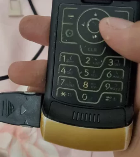 情怀手机，摩托罗拉Ⅴ3，成色不好，功能都正...
