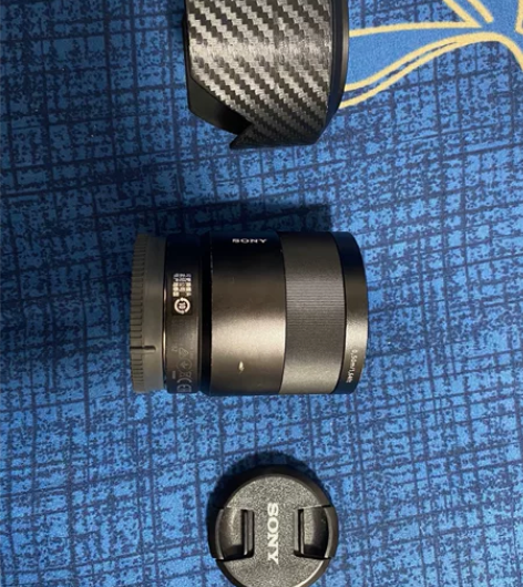 索尼55定焦1.8光圈镜头 有轻微掉漆 功...