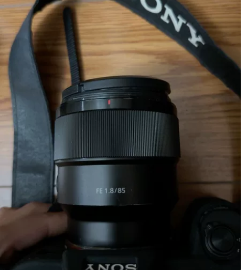 索尼镜头85。1.8 感兴趣的话点“我想要...