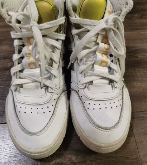 阿迪运动鞋，36号，七成新，孩子穿小了，实...