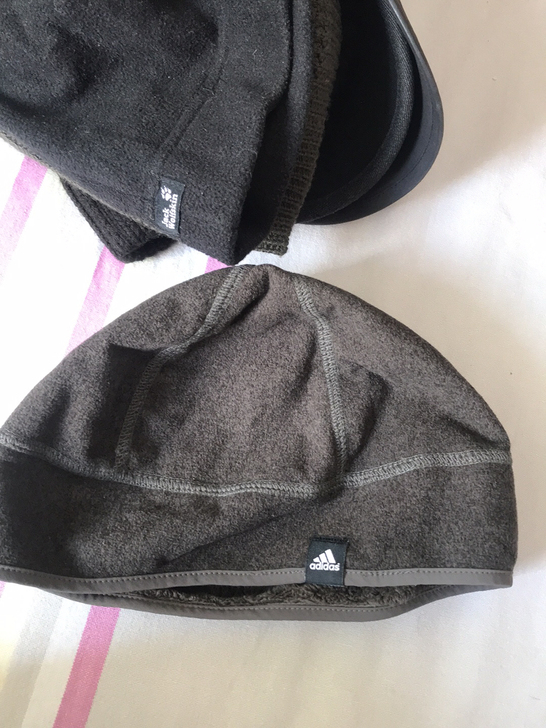 阿迪达斯，保证正品，9.5新，帽子太多啦