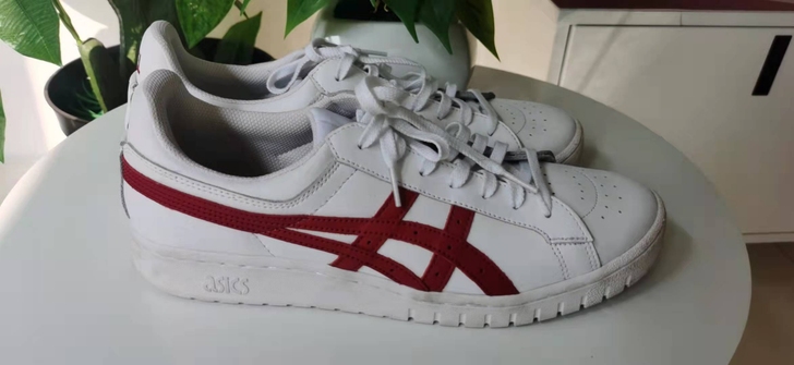 八新亚瑟士ASICS板鞋，白色/红色，运动...