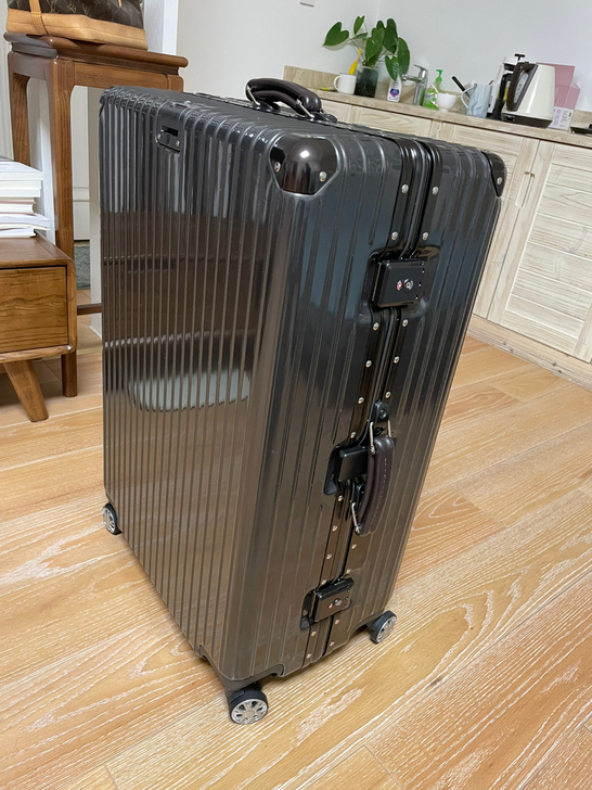 没有用过的28寸pc材质旅行箱 因为太大所...