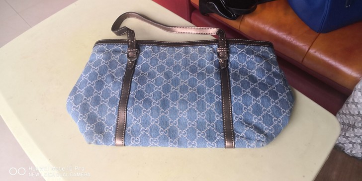 女式包十成新。没用过。