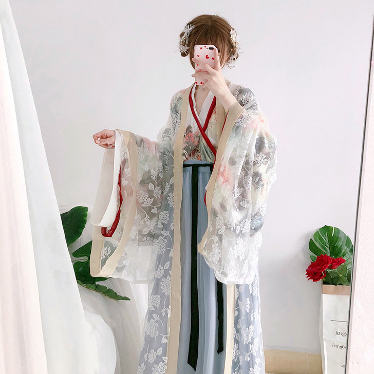 汉服店停业，全新库存，尺码需询。轻微挂样痕...