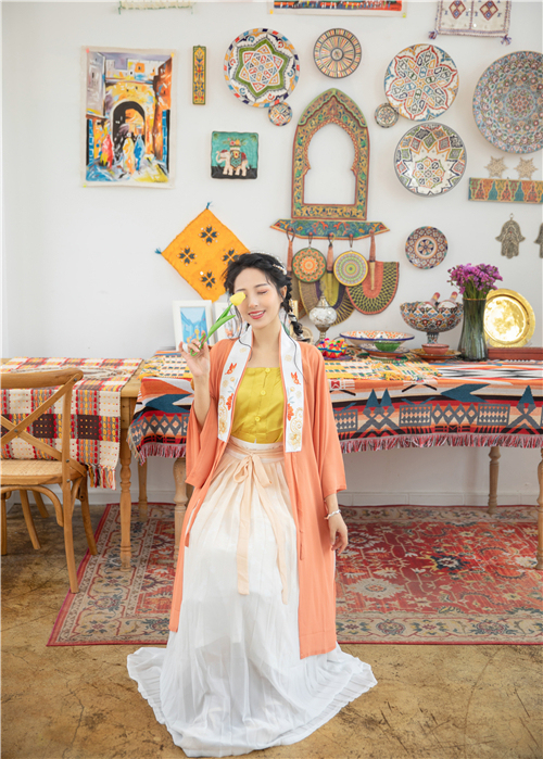 出一件绿色主腰