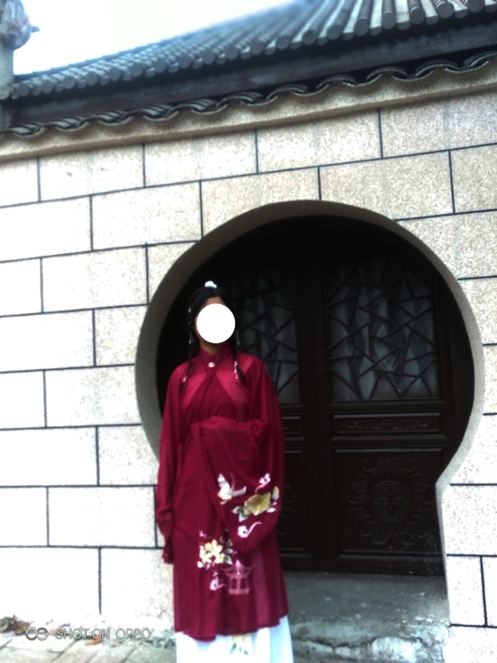 出个绝版汉服 具体名字忘了 吊牌和飞机盒都...