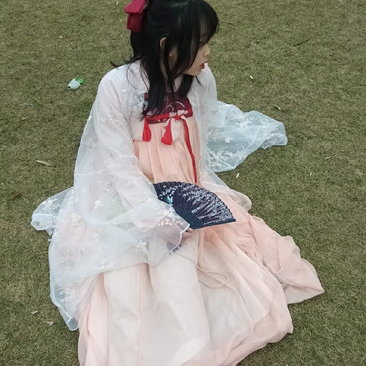 新旧程度 穿过一次拍照 没洗过