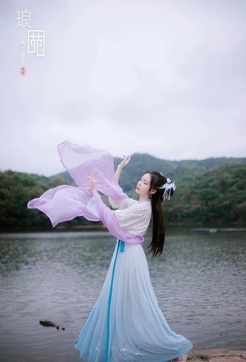 琅苑汉服 翩翩下裙，渐变超级好看，裙头是珍...