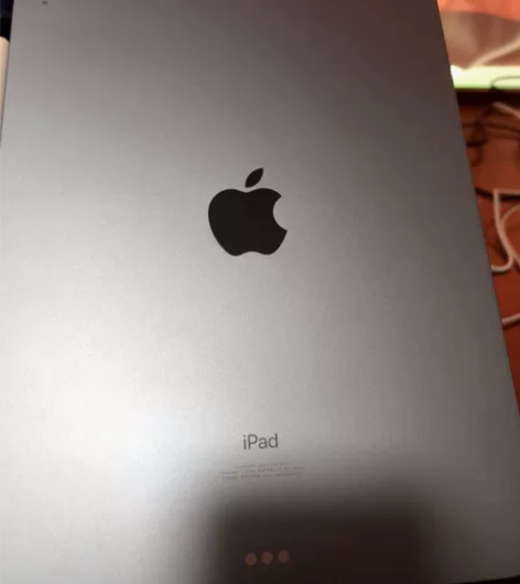 ipad air 4 64g wifi，贴...