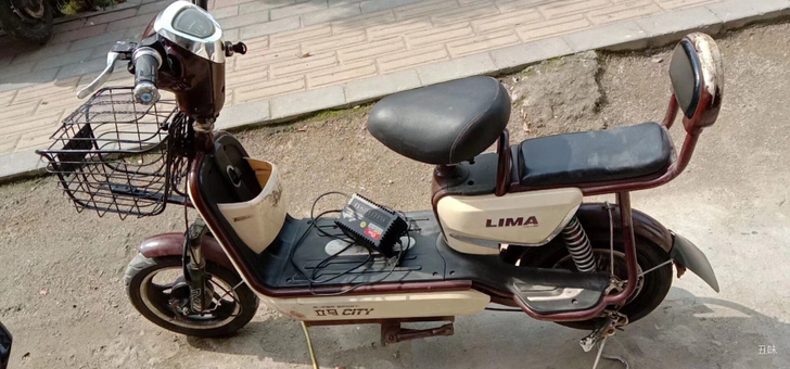 立马电动车 续航二三十公里 送雨衣 买了没...