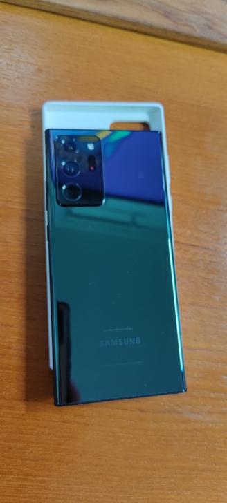 三星note20u 成色如图，出厂的膜还没...