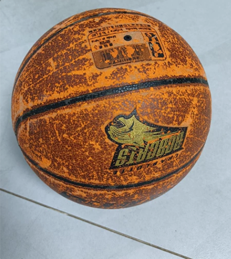 孩子自家篮球质量不错喜欢的看过来 感兴趣的...