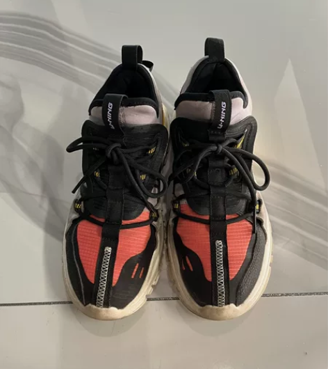 李宁运动,37码 感兴趣的话点“我想要”和...