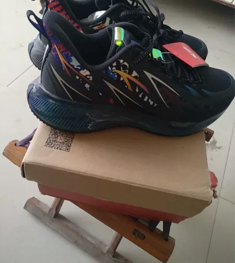 特步跑鞋，个人闲置！！买了两双，这双未穿，...