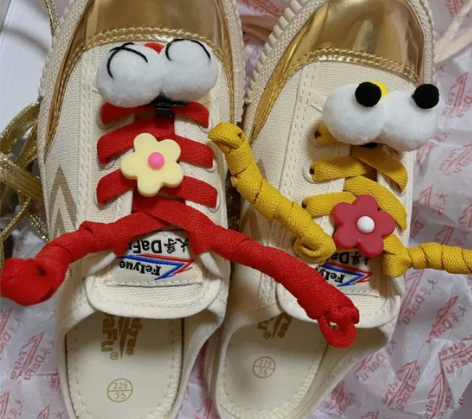 飞跃帆布半拖，仅穿一次，36码。鞋带和配饰...