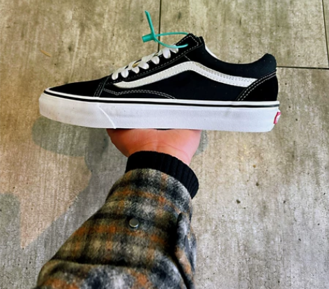 Vans经典黑色，海军蓝，35-43码。请...