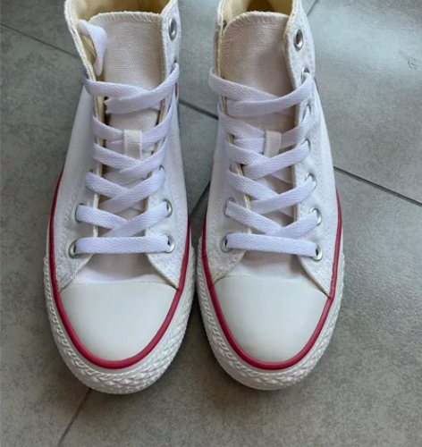 匡威高邦白色帆布鞋，36.5码 感兴趣的话...