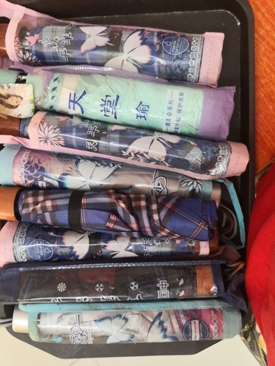 伞全新的，做生意卖的没卖完，还剩100来把...