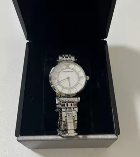 阿玛尼白贝母手表 轻微使用痕迹 韩国免税店...