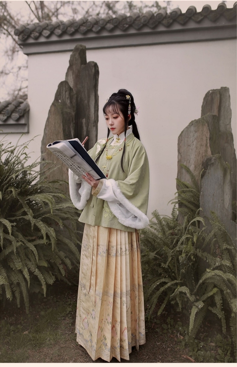 惜春明制立领汉服女原创绣花加绒方领披袄马面...
