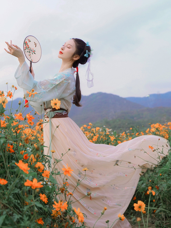 钟灵记秋盈对襟齐腰襦裙绣花汉服配吊带一套