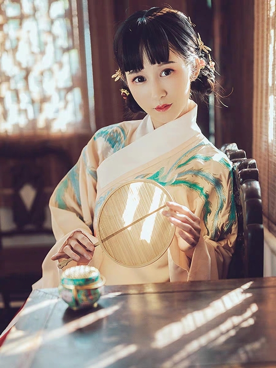 钟灵记 凤来仪琵琶袖汉服上袄  买大了，转...